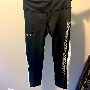 Woman's underarmour compression 3/4 leggings